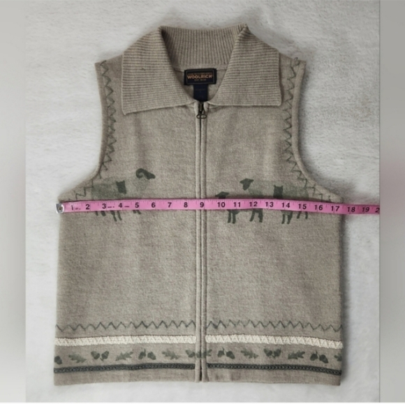 Vintage Woolrich Full Zip Vest with Lambs/Sheep - Picture 3 of 7